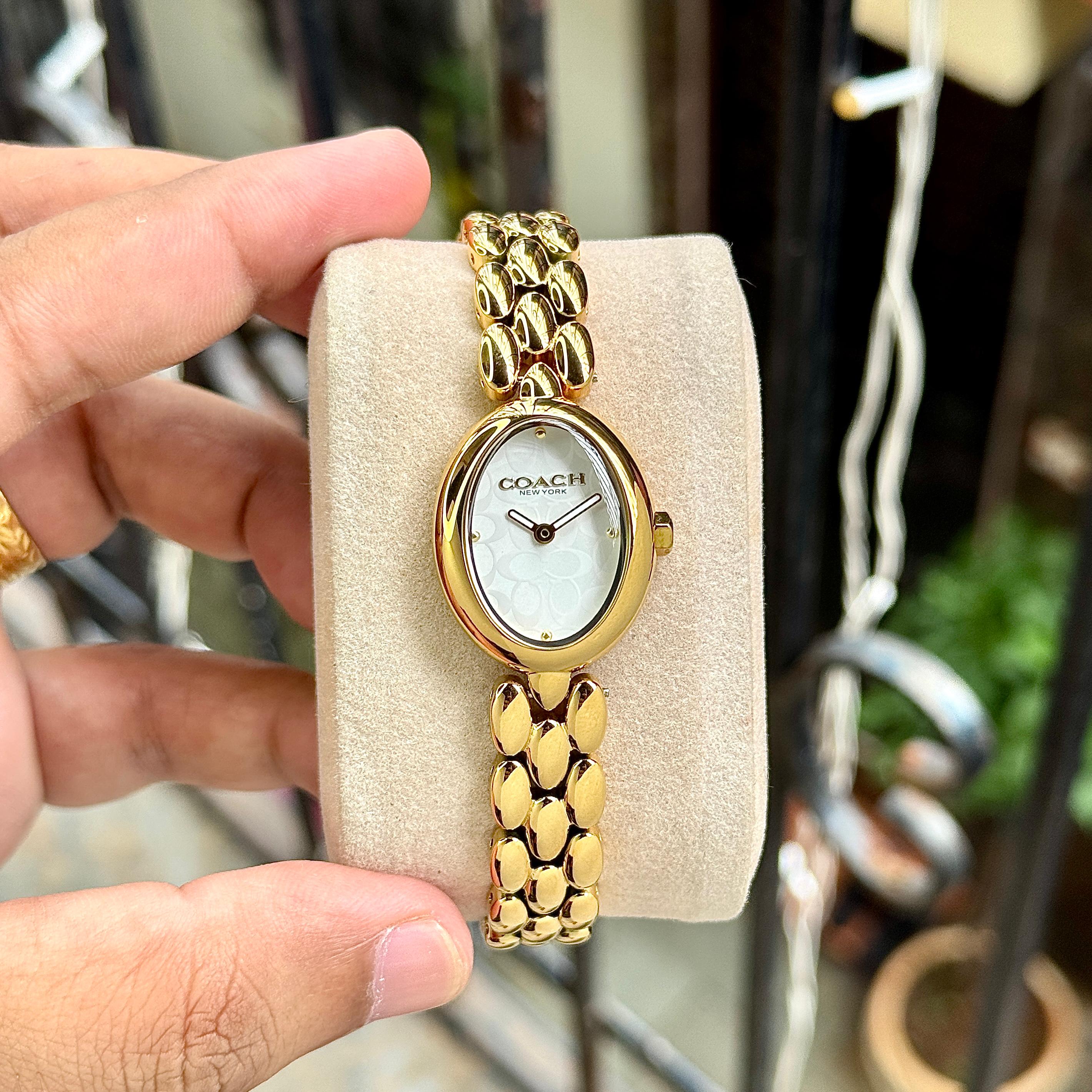 COACH SAMMY – ELEGANT GOLD TIMEPIECE FOR MODERN WOMEN